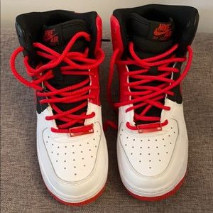 Nike hightop sneaker boys size 5.5y